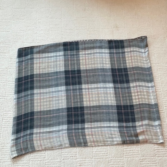 LOFT Reversible Infinity Scarf - Picture 4 of 9